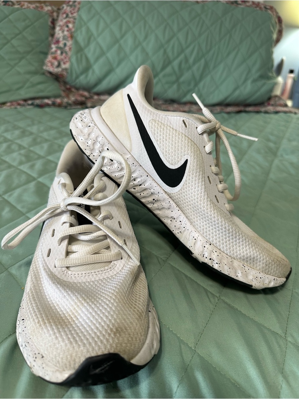 Nike White Low-Top Athletic Sneakers with Black Logo Accent